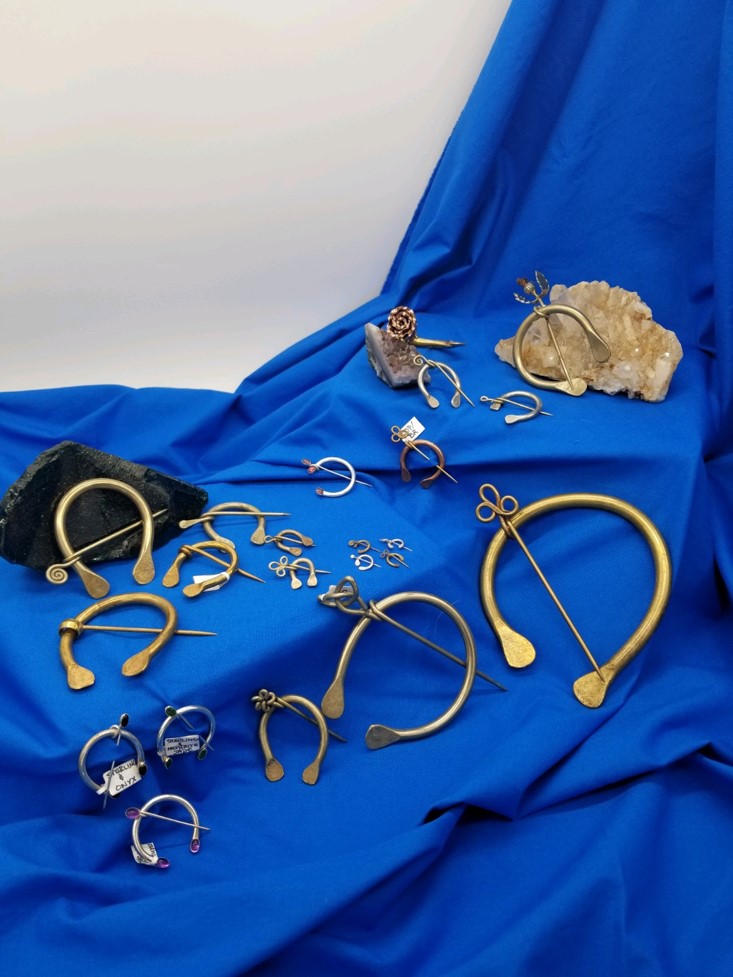 Thomas_the_Lapidary_pins